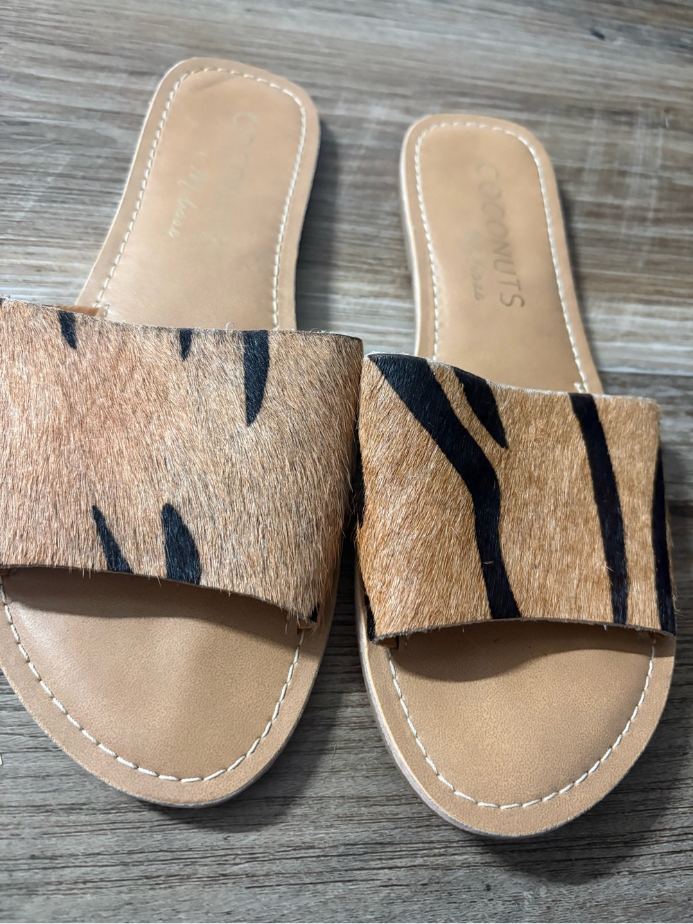 Coconuts by Matisse by Matisse Tan Tiger-Print Slide Sandals
